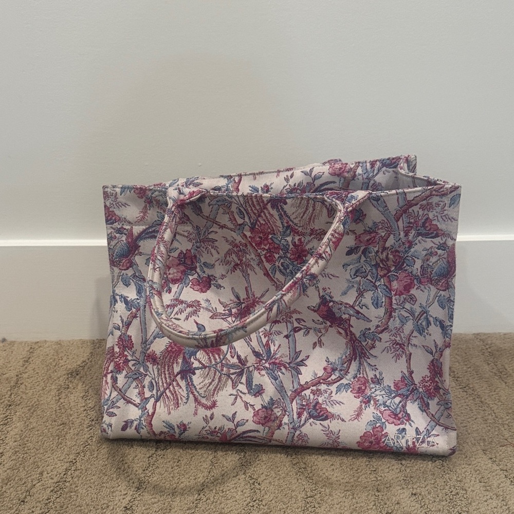 ARITZIA KEEP TOTE